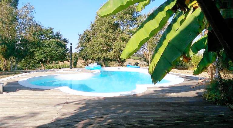 House with pool — photo 2