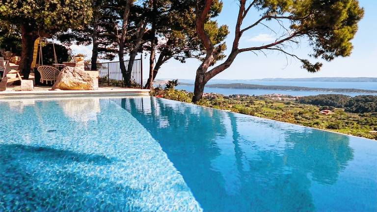 Villa with garden, private pool & patio in Rab