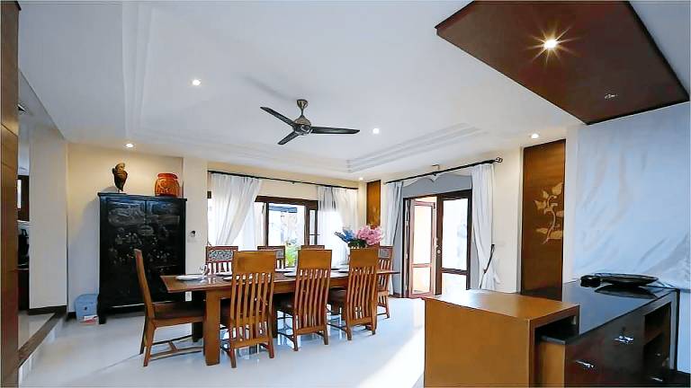 Villa with yard, pool & hot tub | Suitable for remote work | Pets are welcome — photo 4