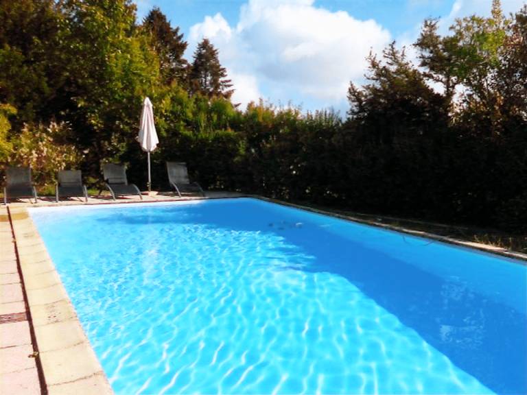 Beautiful cottage with barbeque, pool & garden | Pets allowed — photo 2