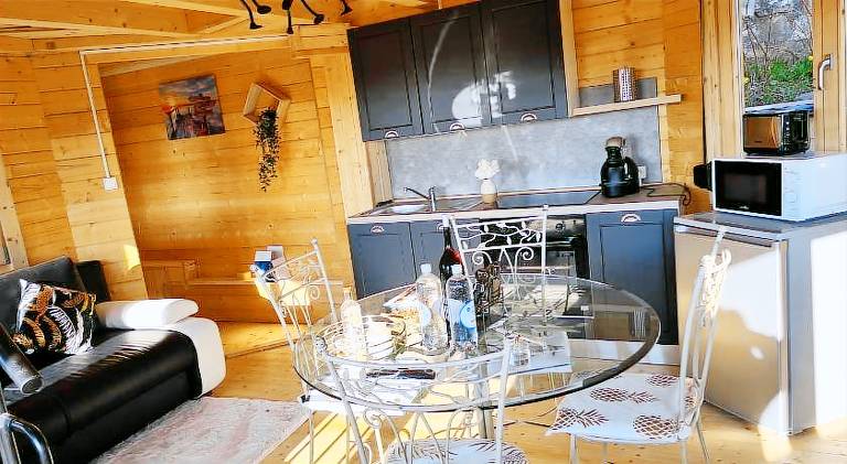 Apartment with jacuzzi — photo 3