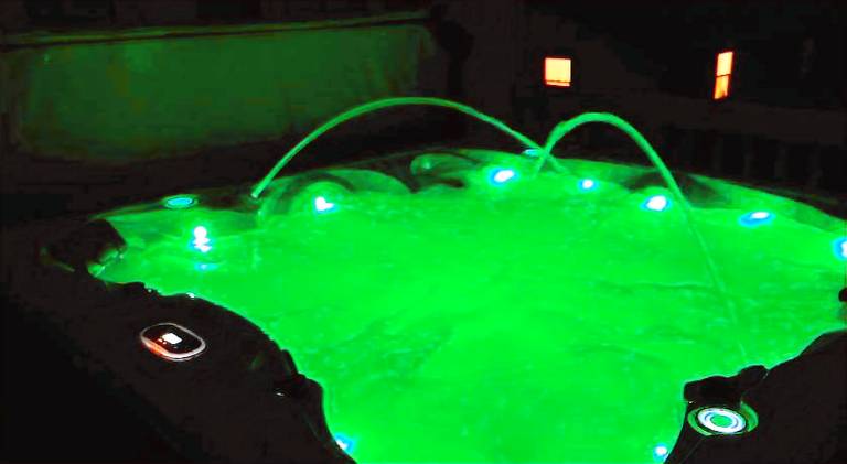 Vacation home with pool & hot tub — photo 5