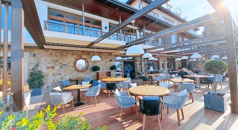 Nice serviced apartment with pool, yard & patio | Close to the beach | Perfect for remote work | Pets are welcome — photo 3
