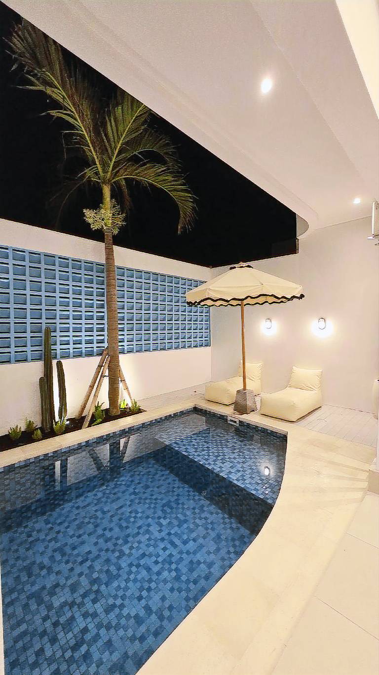 Vacation home with pool — photo 5