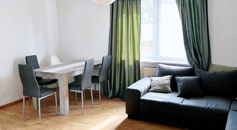 Holiday apartment with terrace & yard in Teltow