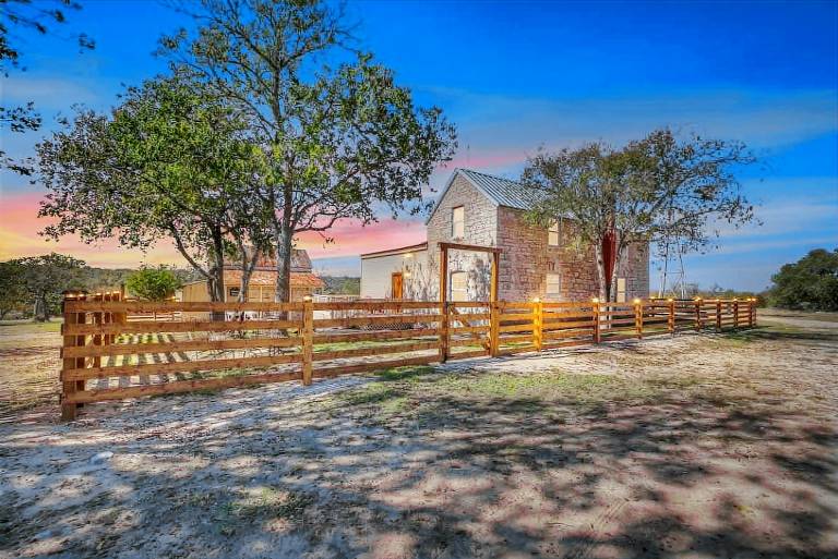 House with terrace in Fredericksburg, TX