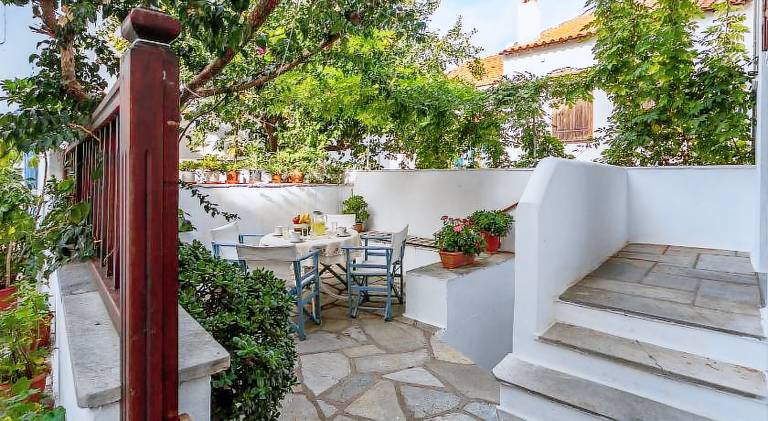 Wonderful holiday apartment with patio & yard | Suitable for remote work | Dogs allowed — photo 3