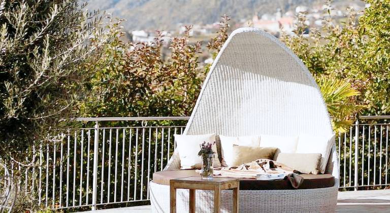 Lovely serviced apartment with yard, terrace & pool | Pets allowed — photo 2