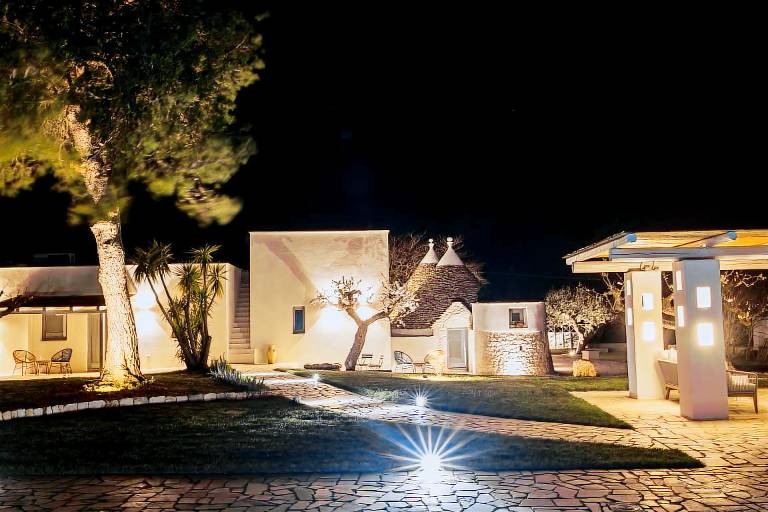 Esclusivi trulli con piscina riscaldata ad un passo dal mare. — photo 4