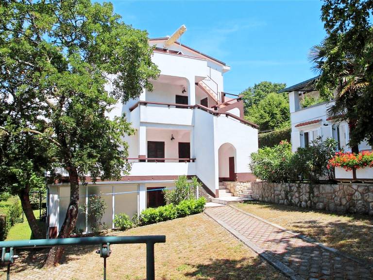 Rental apartment with barbeque & patio | Pets are welcome in Omisalj