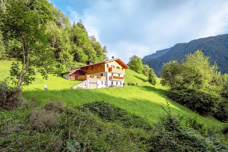 Holiday apartment with garden | Mountain view in Bolzano