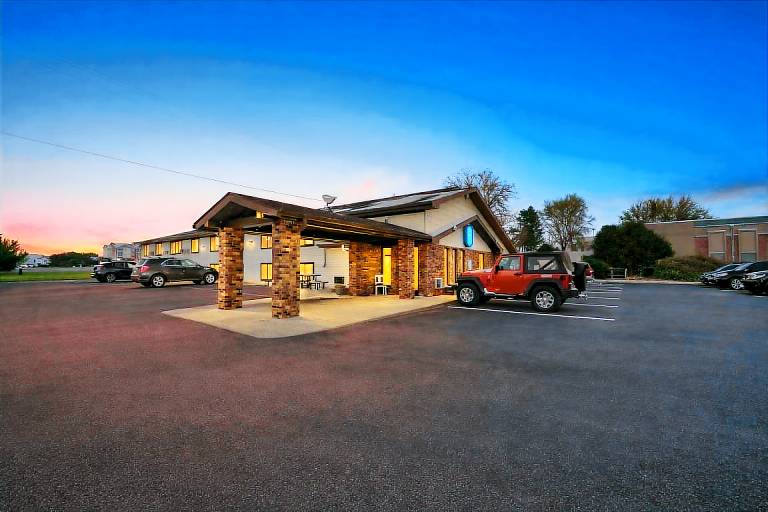 Hotel 8 in Fergus Falls, MN