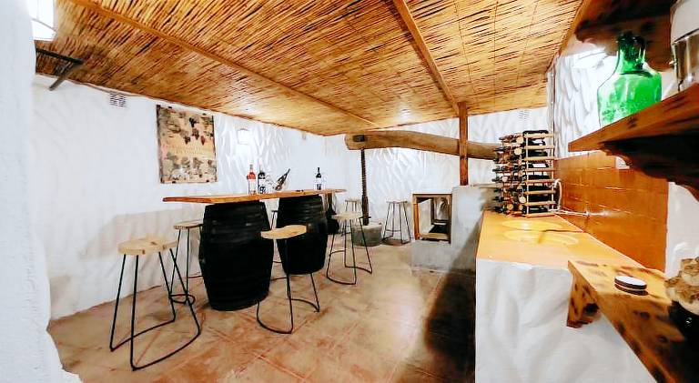 Rental apartment with barbeque, patio & yard — photo 4
