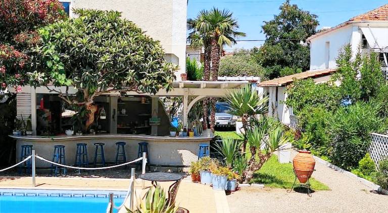 Charming serviced apartment with garden, pool & patio | Dogs allowed — photo 5