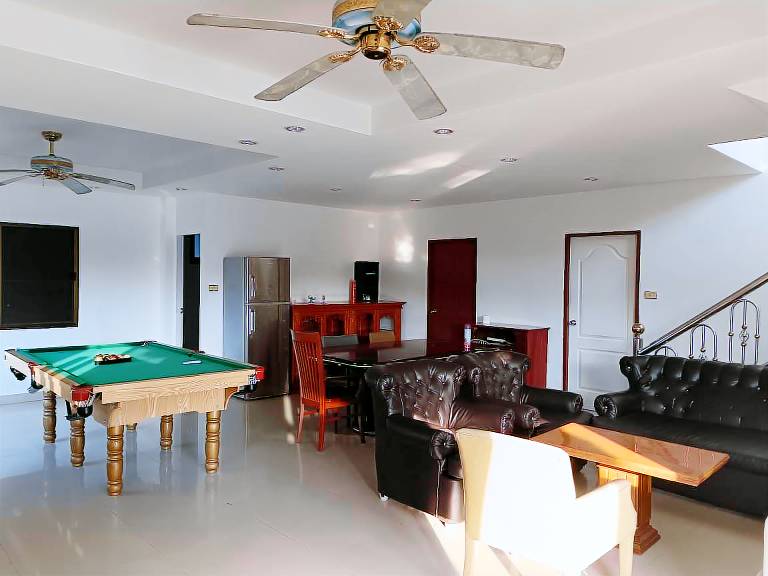 Villa with BBQ, garden & pool — photo 3