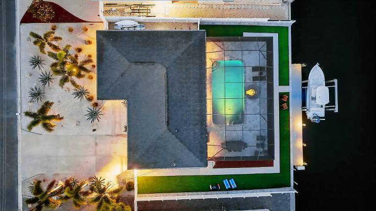 Children-friendly spacious vacation home with private pool, barbecue & yard | Water view | Pets are welcome — photo 5
