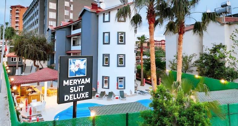 Meryam Suit Deluxe in Manavgat