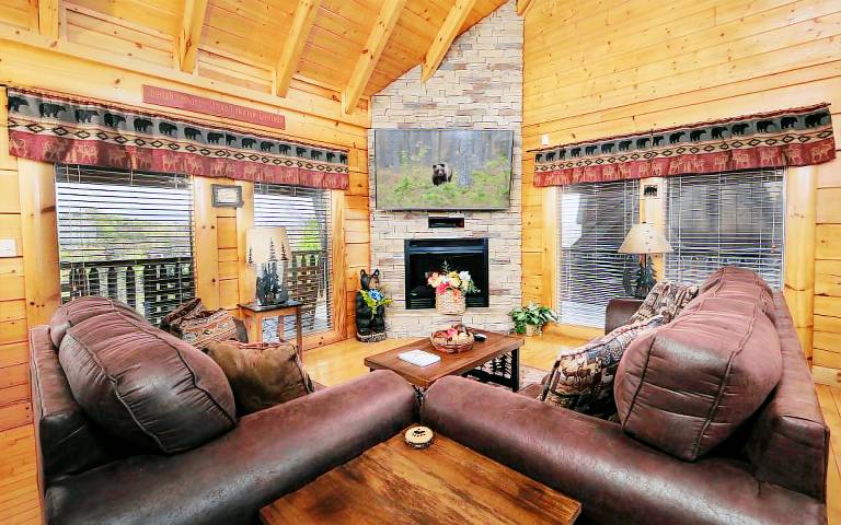 Cabin with grill, jacuzzi & pool | Mountain view — photo 4