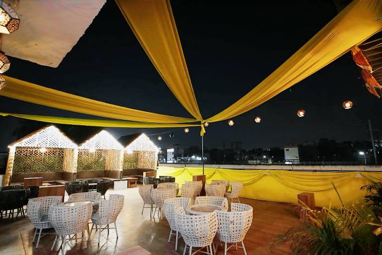 Frolic Hotel Near Sec 52 Noida Metro Station — photo 2