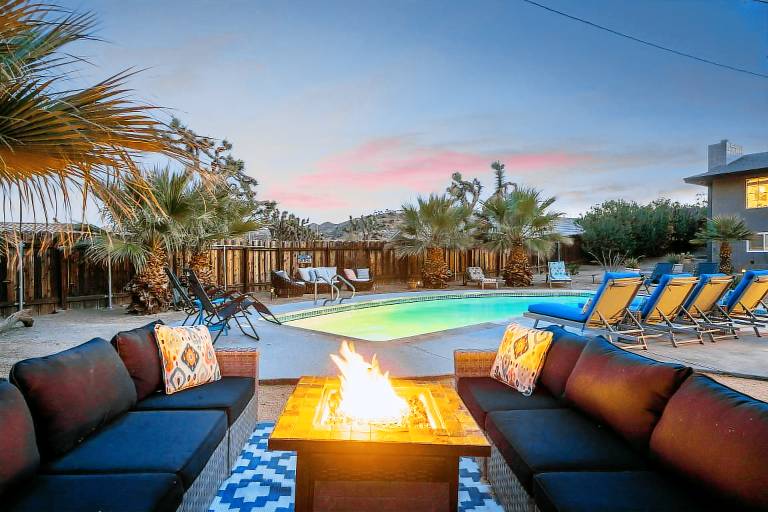 Indigo Sky Oasis - Pool, Hot Tub & Stargazing in San Bernardino, CA