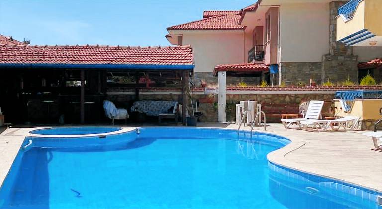 Lovely apartment with garden & pool | Pet-friendly in Ortaca