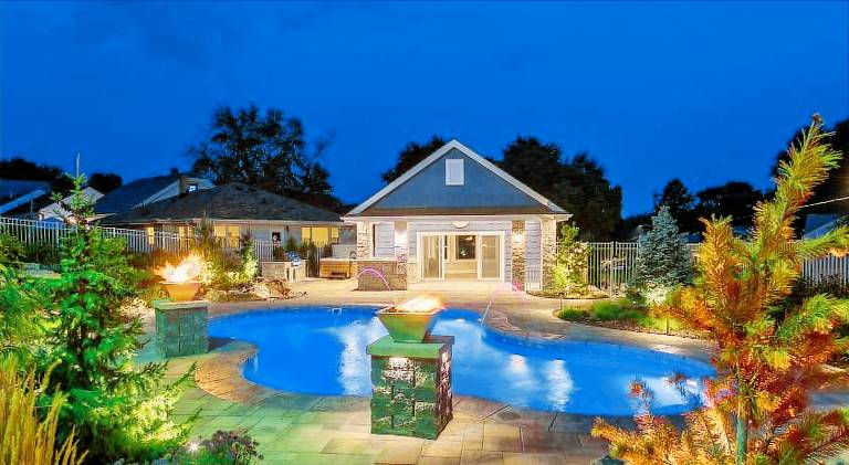 Vacation home with hot tub & pool — photo 5