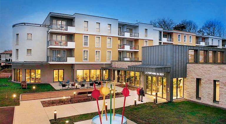 Serviced apartment with terrace, pool & yard | Pets are welcome — photo 5