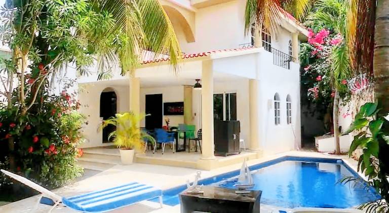 Vacation home with pool in Cancún