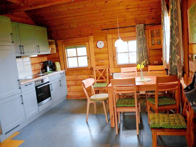 Child-friendly pleasant vacation home with pool, patio & barbeque | Garden view | Pet-friendly — photo 4