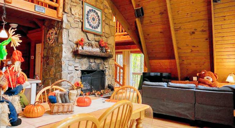 House with hot tub — photo 4