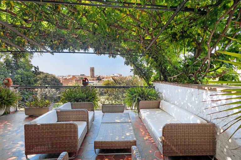 Family-oriented villa with fast internet, BBQ & terrace | City view | Good for workation | Pets allowed — photo 3