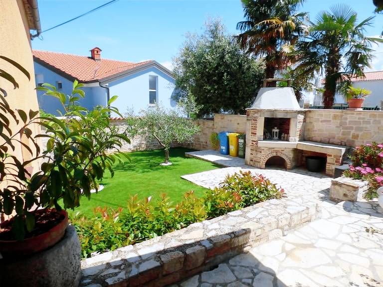 House with yard, BBQ & terrace | Beach nearby | Dogs allowed — photo 3