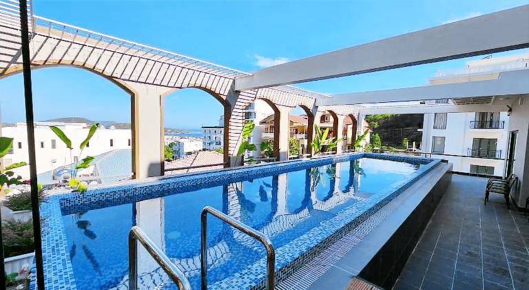 Rental apartment with patio, pool & garden | Perfect for remote work — photo 3