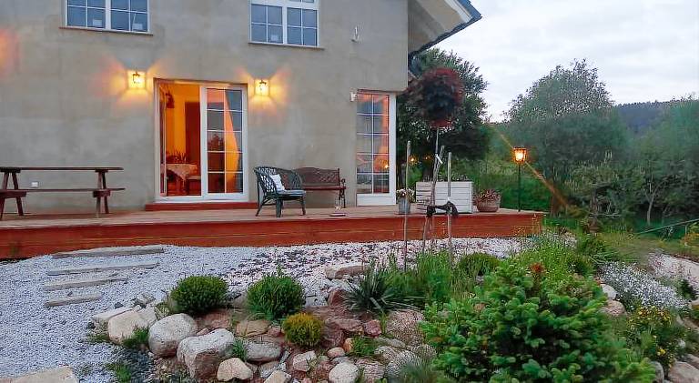 Holiday apartment with BBQ, garden & patio — photo 5