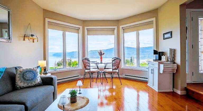 Panoramic Acres B & B Lake & Mountain Views