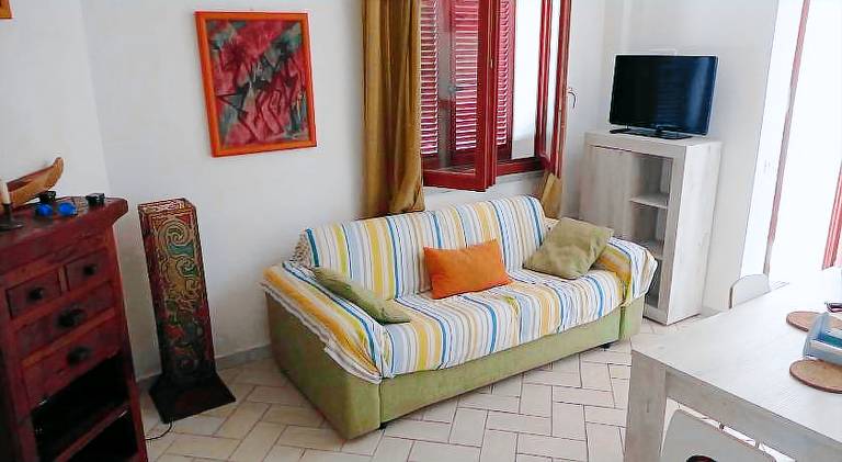 Beautiful vacation home with patio | Pet-friendly — photo 2