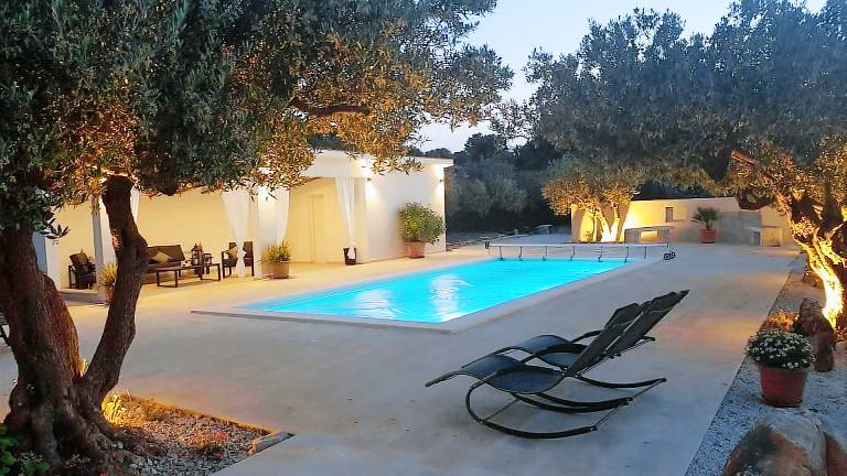 Villa with private pool, terrace & yard — photo 4