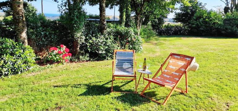 Cottage with garden — photo 4