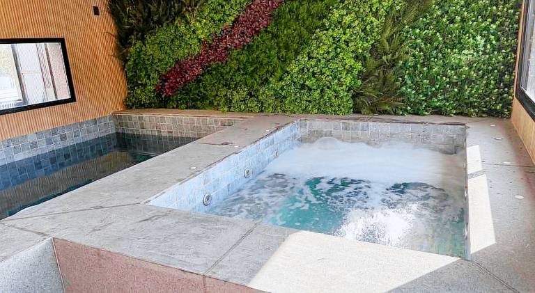 Holiday apartment with jacuzzi & pool — photo 4