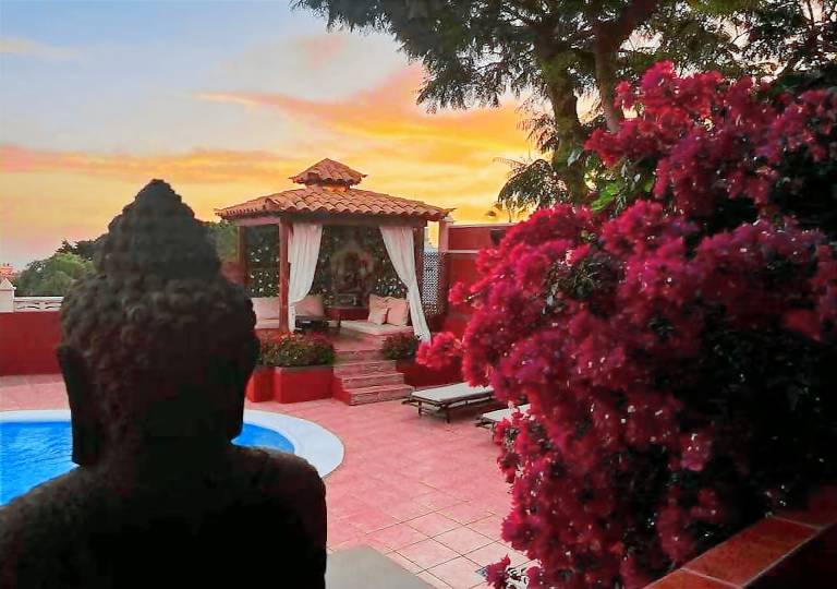 Fully equipped vacation home with terrace, private pool & yard | Mountain view | Pets are welcome — photo 3