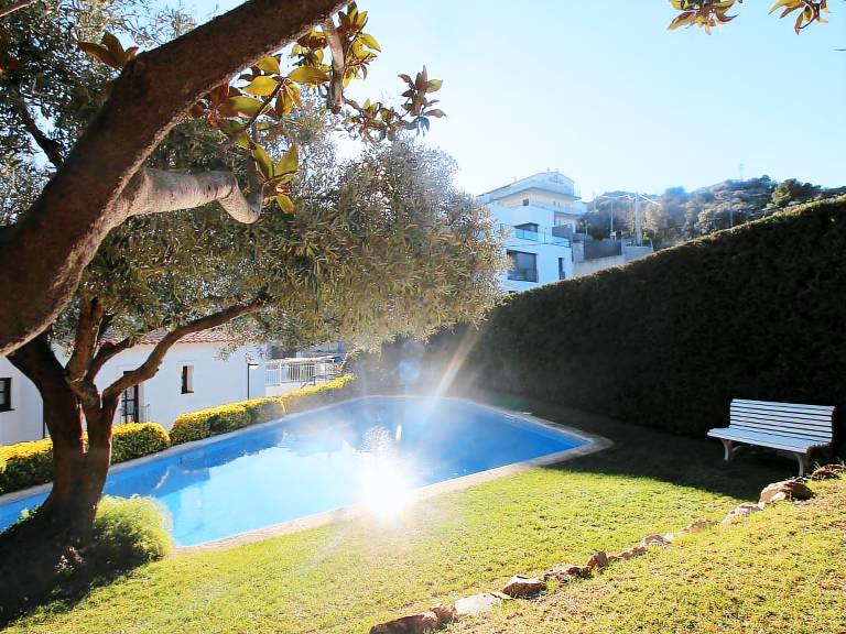 Rental apartment with pool & garden — photo 2