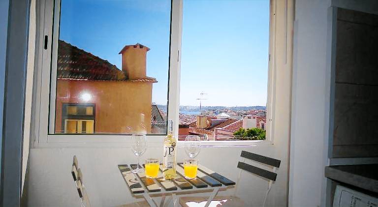 Charming apartment | Next to São Jorge Castle | Pets allowed in Lisbon