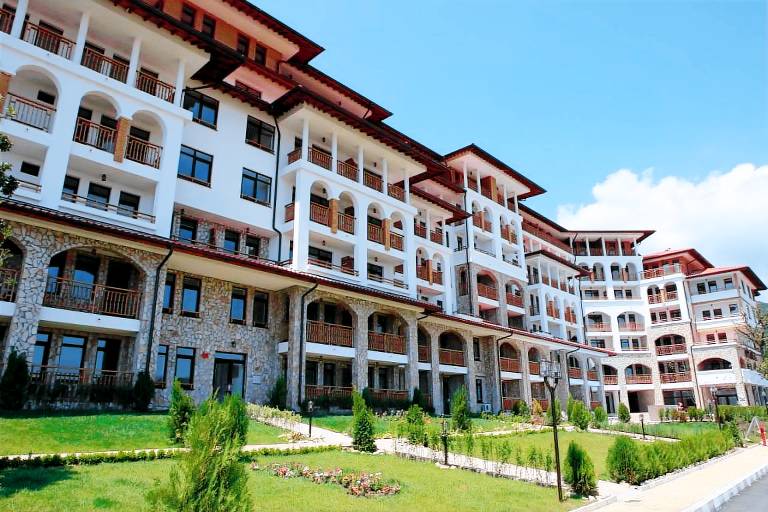 Serviced apartment with yard, patio & pool | Close to the beach | Pets allowed — photo 4