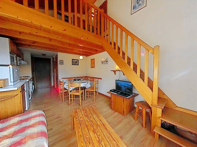 Apt 2BR loft for 6 - ski-in/ski-out - garage - WIFI — photo 3