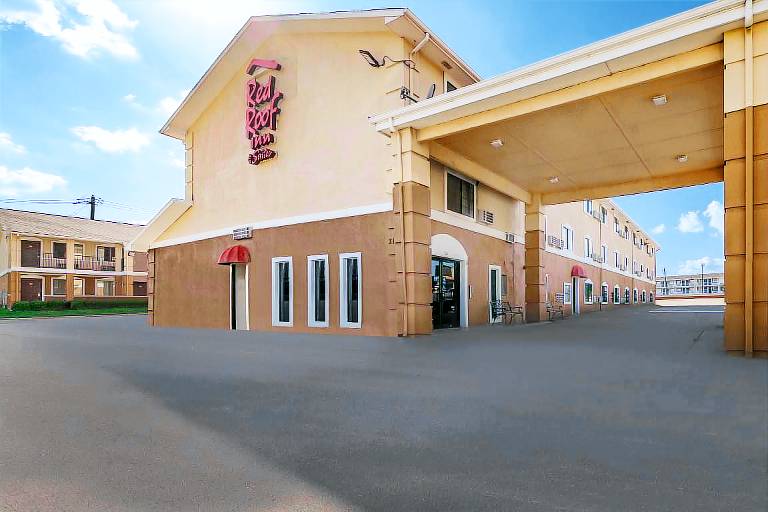 Red Roof Inn & Suites Denton in Denton, TX