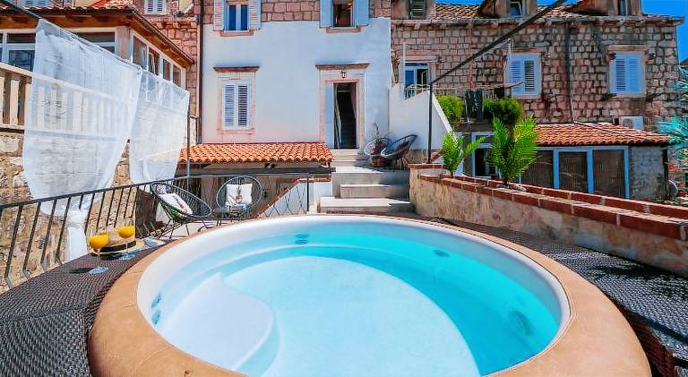 Charming villa with jacuzzi | Pet-friendly — photo 4