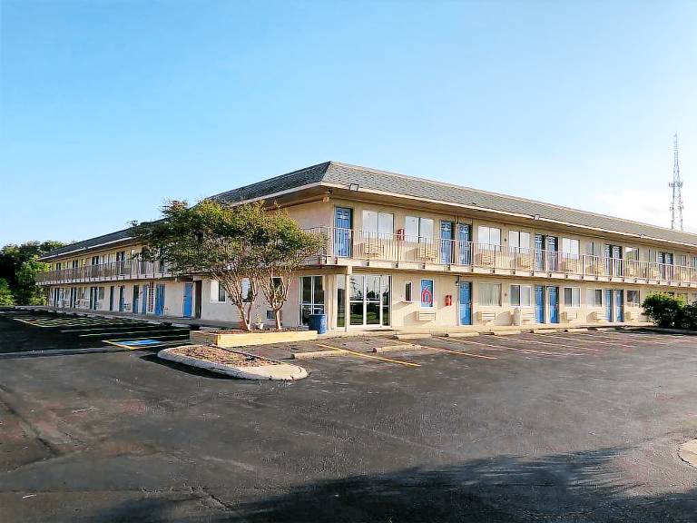 Motel 6 Clute, TX in Clute, TX