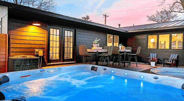 House with pool — photo 4
