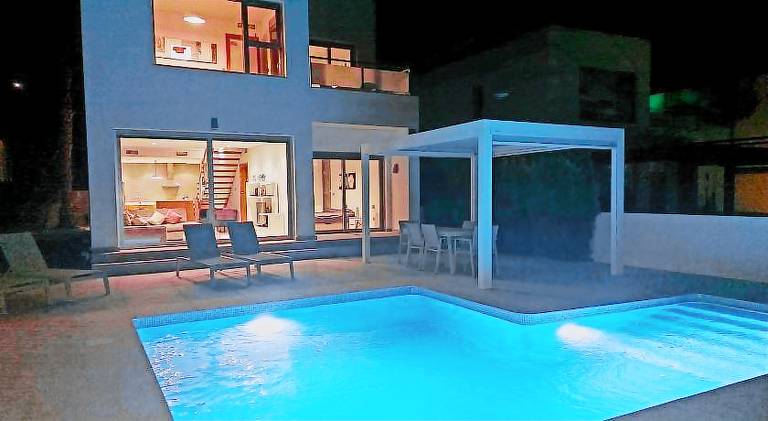 130 m&sup2; Villa