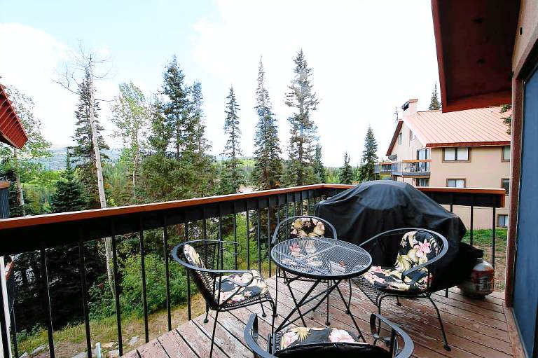 Pet Friendly - Affordable Ski in/Ski Out Condo - New Furniture - Views & Deck — photo 2